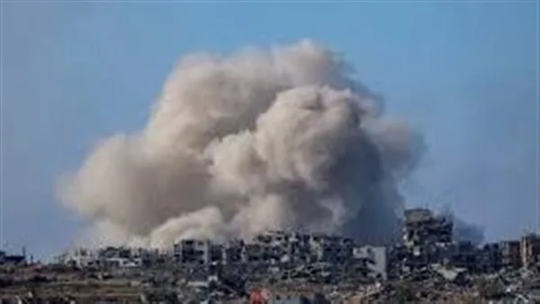مقتل 8 فلسطينيين نتيجة قصف إسرائيلي استهدف منزلاً في جنوب مخيم النصيرات بغزة. مقتل 8 فلسطينيين نتيجة قصف إسرائيلي استهدف منزلاً في جنوب مخيم النصيرات بغزة.