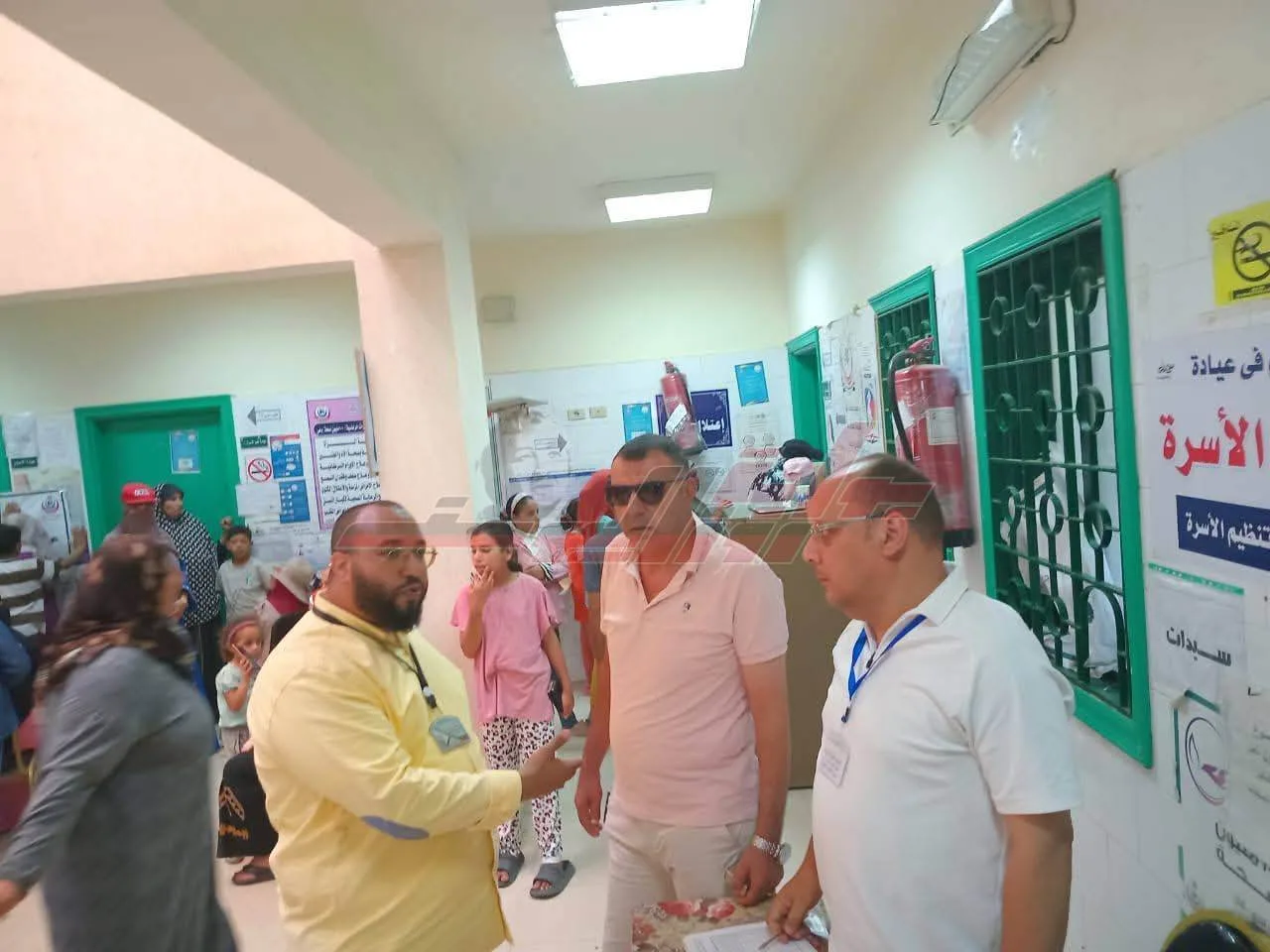 أبو غنيمة يقوم بزيارة القافلة الطبية في قرية كوم الذهب بسيدي سالم أبو غنيمة يقوم بزيارة القافلة الطبية في قرية كوم الذهب بسيدي سالم