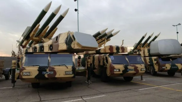إيران تتعرض للقصف.. أنظمة الدفاع الجوي تت intercept الغارات الإسرائيلية شرق وغرب العاصمة طهران إيران تتعرض للقصف.. أنظمة الدفاع الجوي تت intercept الغارات الإسرائيلية شرق وغرب العاصمة طهران