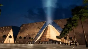 ما الذي أدى إلى تأخير الافتتاح الرسمي للمتحف المصري الكبير؟