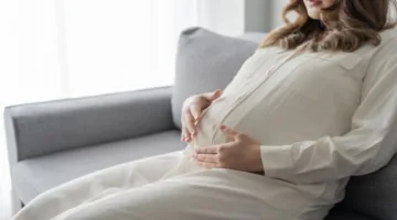 الصيف والنساء الحوامل: نصائح لتفادي الجفاف والولادة المبكرة.
