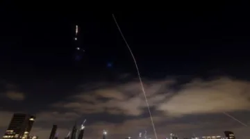 الجيش يشير إلى أن “عددًا من المواقع تعرضت للقصف” في إسرائيل جراء الهجوم بالصواريخ الإيرانية الأخيرة.