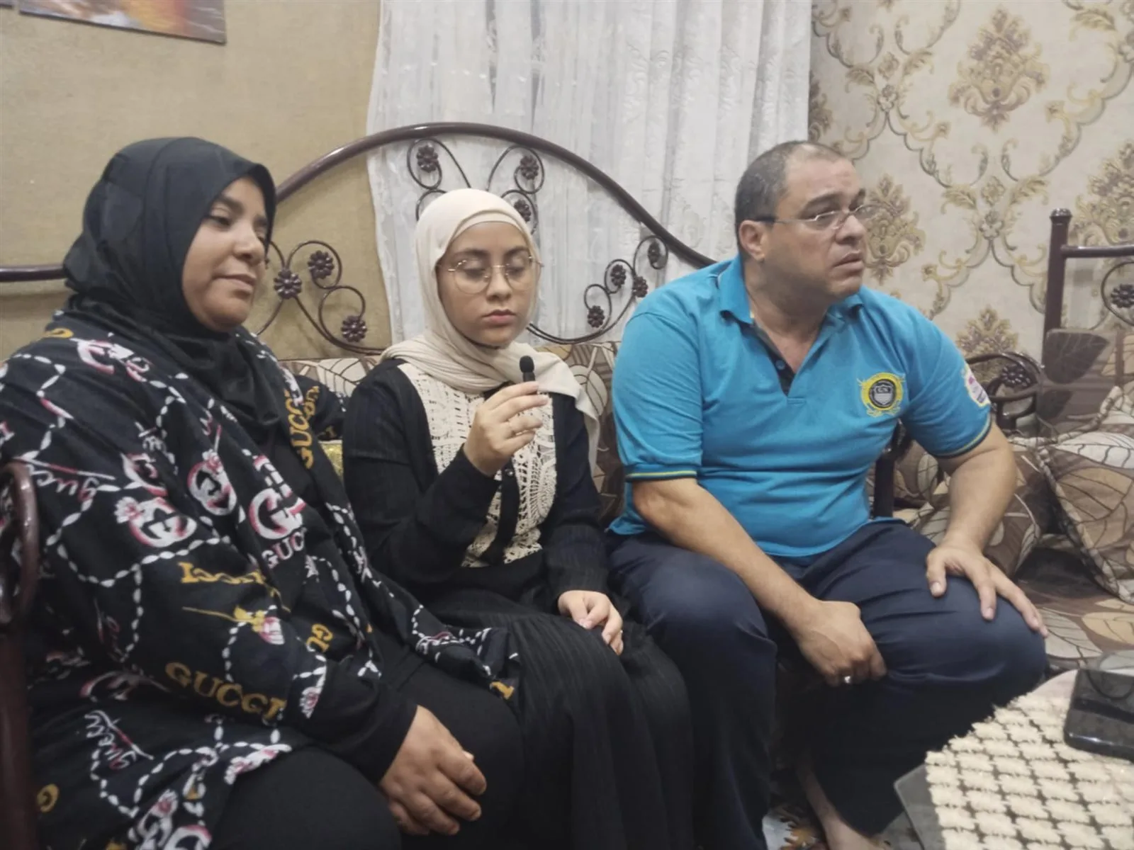 “البوابة نيوز” تلتقي بأوائل الشهادة الإعدادية في الإسكندرية: الأسرة هي المفتاح.. فاطمة: إدارة الوقت بين الدروس والمذاكرة مع تخصيص فترة للراحة والترفيه. “البوابة نيوز” تلتقي بأوائل الشهادة الإعدادية في الإسكندرية: الأسرة هي المفتاح.. فاطمة: إدارة الوقت بين الدروس والمذاكرة مع تخصيص فترة للراحة والترفيه.