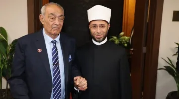 وزير الأوقاف يجتمع بعيد لبيب ومجموعة من الشخصيات القبطية