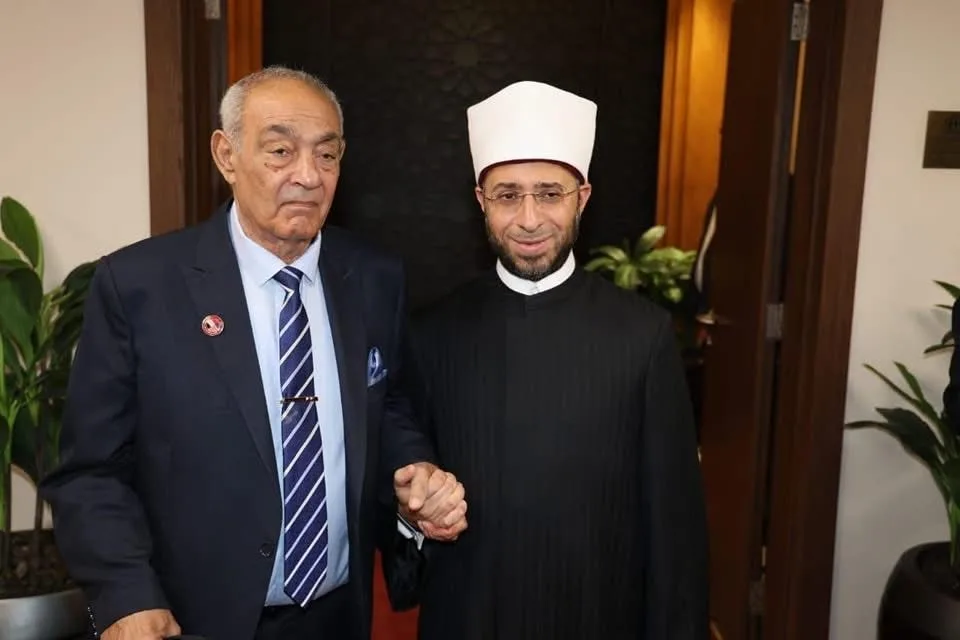 وزير الأوقاف يجتمع بعيد لبيب ومجموعة من الشخصيات القبطية وزير الأوقاف يجتمع بعيد لبيب ومجموعة من الشخصيات القبطية