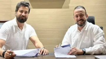 معتصم النهار يوقع عقد فيلم “عندما يكتب الحب”.. صورة