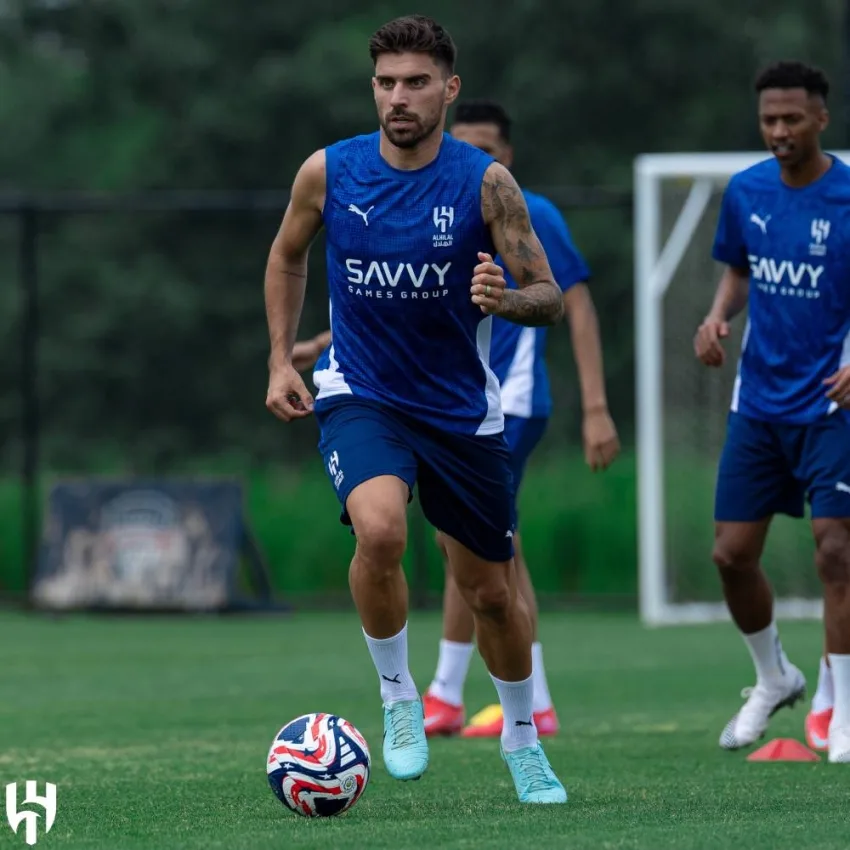 الهلال يعزّز تحضيراته لملاقاة ريال مدريد الهلال يعزّز تحضيراته لملاقاة ريال مدريد