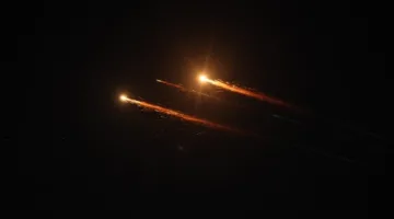 في اليوم الرابع للهجوم، القوات الإسرائيلية تستهدف مواقع إطلاق صواريخ أرض-أرض في وسط إيران، وطهران تواصل هجماتها الصاروخية.