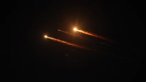 في اليوم الرابع للهجوم، القوات الإسرائيلية تستهدف مواقع إطلاق صواريخ أرض-أرض في وسط إيران، وطهران تواصل هجماتها الصاروخية. في اليوم الرابع للهجوم، القوات الإسرائيلية تستهدف مواقع إطلاق صواريخ أرض-أرض في وسط إيران، وطهران تواصل هجماتها الصاروخية.