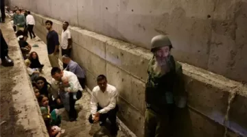 القاهرة الإخبارية: الجهات الأمنية الإسرائيلية تدعو المواطنين للبقاء بالقرب من الملاجئ (فيديو)