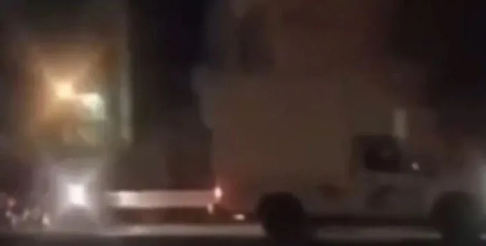 إطلاق نار ومطاردة من قبل الأمن الإيراني لسيارة شحن مرتبطة بالموساد الإسرائيلي (فيديو) إطلاق نار ومطاردة من قبل الأمن الإيراني لسيارة شحن مرتبطة بالموساد الإسرائيلي (فيديو)