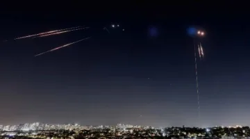 100 صاروخ: المشاهد الأولى للهجوم الإيراني الكبير على إسرائيل | فيديو
