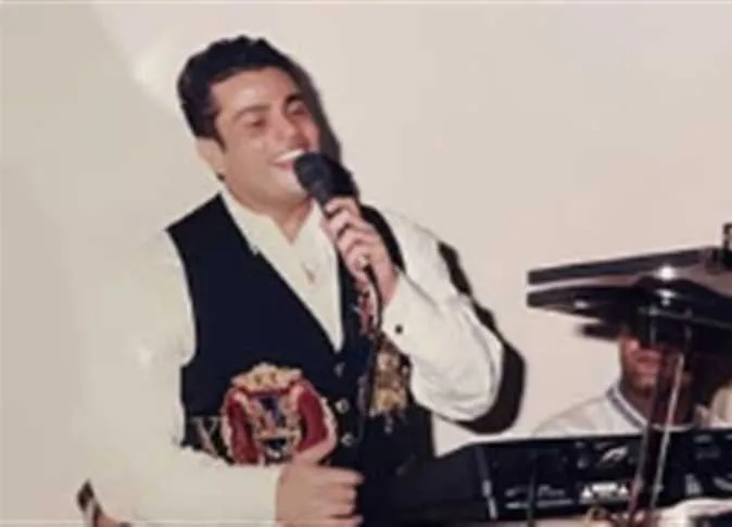 أبناء عمرو دياب يحتفلون بعيد الأب بصور قديمة نادرة من الزمن الجميل أبناء عمرو دياب يحتفلون بعيد الأب بصور قديمة نادرة من الزمن الجميل