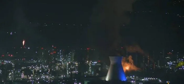 حريق بالقرب من مصنع الأمونيا في ميناء حيفا عقب هجوم إيراني حريق بالقرب من مصنع الأمونيا في ميناء حيفا عقب هجوم إيراني