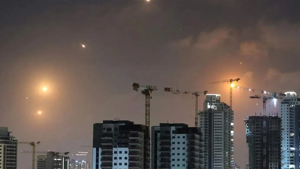 إيران تشن هجمات على تل أبيب وحيفا.. 5 قتلى وأزيد من 100 مصاب إيران تشن هجمات على تل أبيب وحيفا.. 5 قتلى وأزيد من 100 مصاب
