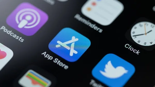 ميزة مبتكرة في iOS 26 تحمي مستخدمي آيفون من مشكلة نقص المساحة أثناء التحديثات. ميزة مبتكرة في iOS 26 تحمي مستخدمي آيفون من مشكلة نقص المساحة أثناء التحديثات.