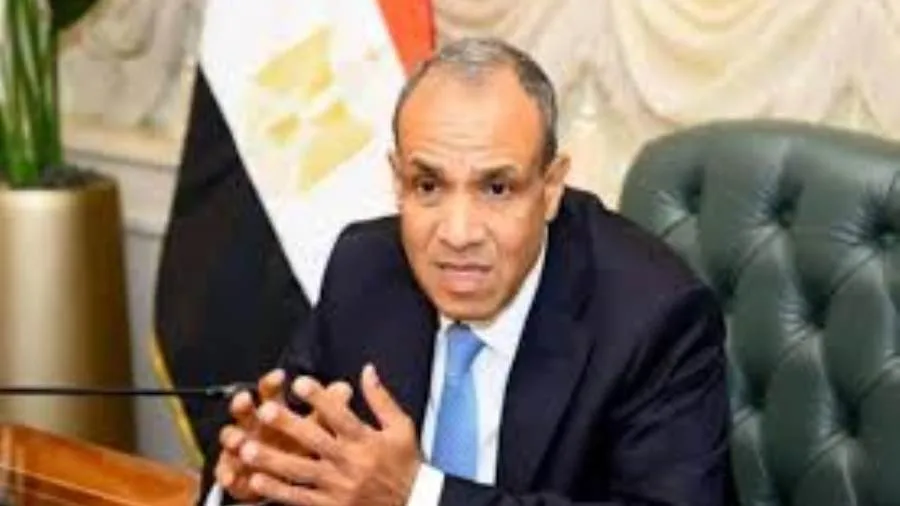 وزير الخارجية يشدد على ضرورة مشاركة الجالية المصرية في لندن في الانتخابات النيابية المقبلة.