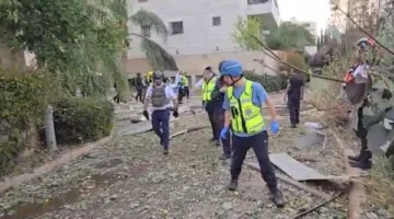 شاهد.. أثر صواريخ إيران على مبنى السفارة الأمريكية في تل أبيب