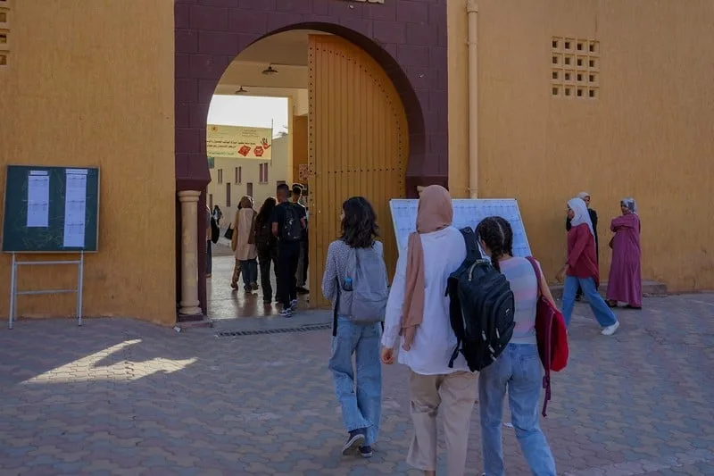 أولياء الأمور يعبرون عن استيائهم من تكلفة “مراكز الإعداد” لامتحانات المدارس العليا أولياء الأمور يعبرون عن استيائهم من تكلفة “مراكز الإعداد” لامتحانات المدارس العليا