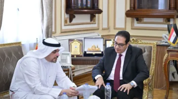 رئيس جامعة القاهرة يعقد اجتماعاً مع رئيس المكتب الثقافي الكويتي لبحث سبل تعزيز التعاون.