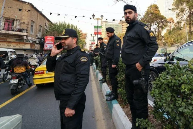إيران تكشف عن اعتقال عميلين جديدين للموساد في منطقة طهران إيران تكشف عن اعتقال عميلين جديدين للموساد في منطقة طهران