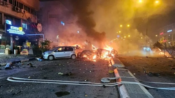 إصابة 8 إسرائيليين في قصف على حيفا وارتفاع عدد القتلى إلى 23. إصابة 8 إسرائيليين في قصف على حيفا وارتفاع عدد القتلى إلى 23.