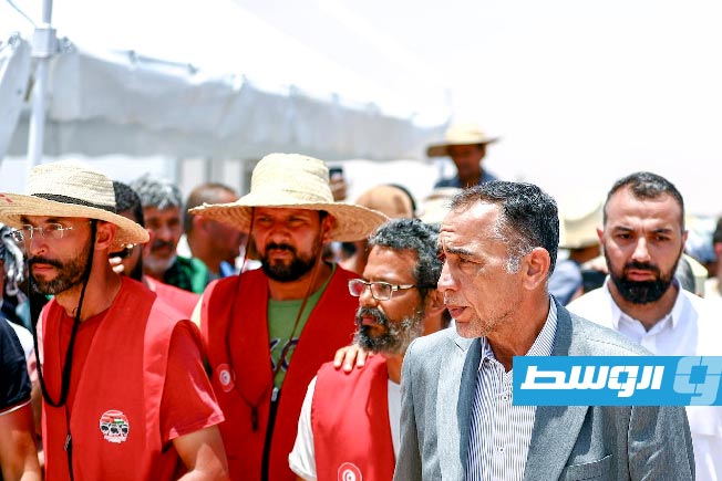 عميد المجلس البلدي مصراتة خلال زيارته مكان تخييم «قافلة الصمود»، 15 يونيو 2025. (المجلس البلدي مصراتة)