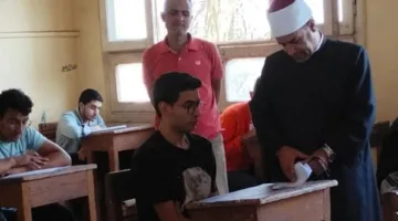 رئيس منطقة الأزهر في المنوفية يراقب امتحانات النحو لطلبة القسم العلمي بلجنة الباجور