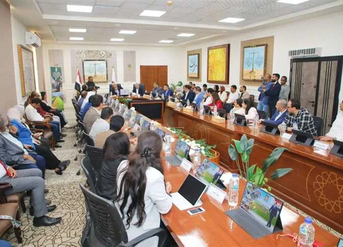 نائب محافظ أسيوط ينضم إلى وفد نواب المحافظين في جولة تفقدية لمشروعات التنمية في الوادي الجديد نائب محافظ أسيوط ينضم إلى وفد نواب المحافظين في جولة تفقدية لمشروعات التنمية في الوادي الجديد