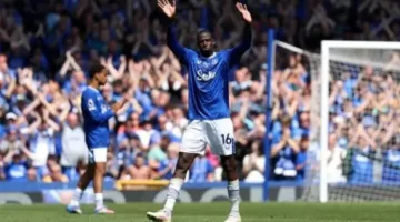 دوكوري يعلن مغادرته إيفرتون