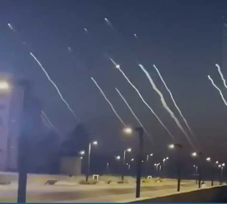 الجيش الكويتي يصدر بياناً لتوضيح عبور صواريخ باليستية في أجواء البلاد الجيش الكويتي يصدر بياناً لتوضيح عبور صواريخ باليستية في أجواء البلاد