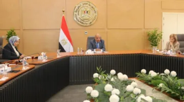 وزير الكهرباء يناقش مع وفدي بنك الاستثمار الأوروبي والاتحاد الأوروبي آليات تعزيز الشراكة والتعاون.