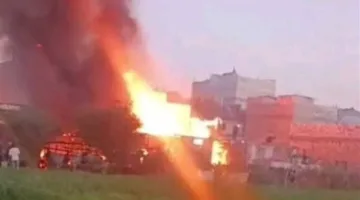 عاجل… flames engulf 6 houses in Minya while efforts to extinguish the fire continue.