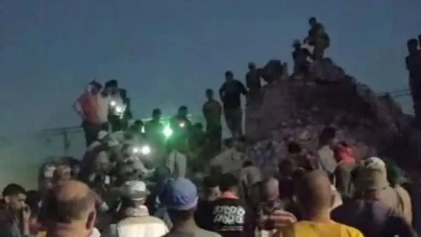 إهمال شديد ومحاسبة المسؤولين: مستجدات مثيرة حول انهيار مدخنة مصنع في الصف