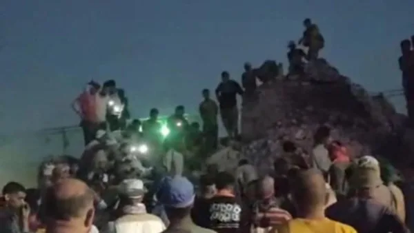 تضامن الجيزة: تحديد عدد ضحايا انهيار مدخنة مصنع طوب الصف لتقديم المساعدة اللازمة. تضامن الجيزة: تحديد عدد ضحايا انهيار مدخنة مصنع طوب الصف لتقديم المساعدة اللازمة.