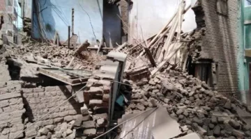 انهيار مبنى مكون من 3 طوابق والبحث عن المفقودين تحت الأنقاض في قنا