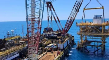 البترول البحرية ت завершает установку морской платформы в проекте газа на западе Порт-Саида.