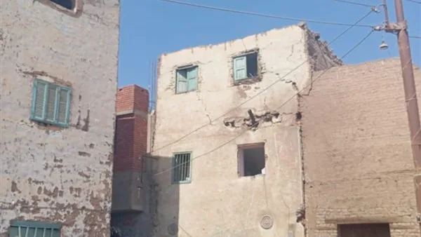 تسخير جهود كبيرة لإنقاذ فتاة محاصرة تحت rubble بعد انهيار منزل في قنا تسخير جهود كبيرة لإنقاذ فتاة محاصرة تحت rubble بعد انهيار منزل في قنا