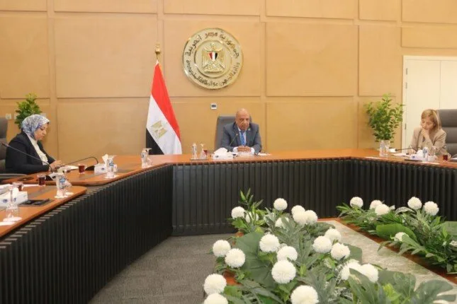 وزير الكهرباء يناقش مع وفدَي بنك الاستثمار والاتحاد الأوروبي كيفية تعزيز التعاون المشترك وزير الكهرباء يناقش مع وفدَي بنك الاستثمار والاتحاد الأوروبي كيفية تعزيز التعاون المشترك