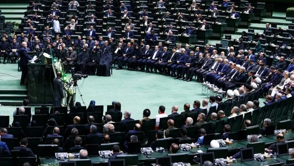 جدل في إيران بشأن الخروج من معاهدة حظر انتشار الأسلحة النووية جدل في إيران بشأن الخروج من معاهدة حظر انتشار الأسلحة النووية