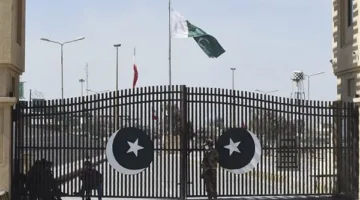 عاجل.. باكستان تقرر إغلاق حدودها مع إيران
