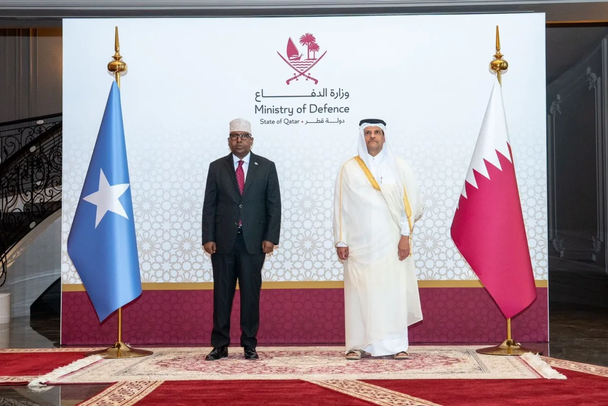 نائب رئيس مجلس الوزراء ووزير الدولة للدفاع يلتقي مع وزير الدفاع الصومالي