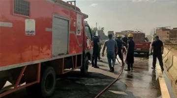 انقلاب سيارة محملة بمادة كيميائية في الغربية