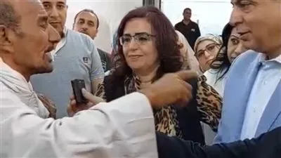 مواطن يناشد محافظ المنيا في مستشفى الرمد: “الشهادة سألتقي بها الله، ومن يختلف عن ذلك ليس محترماً”. مواطن يناشد محافظ المنيا في مستشفى الرمد: “الشهادة سألتقي بها الله، ومن يختلف عن ذلك ليس محترماً”.