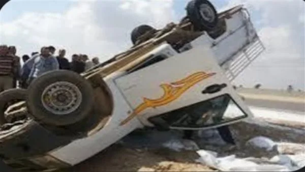 مقتل سائق جراء انقلاب شاحنة صغيرة على الطريق في سوهاج مقتل سائق جراء انقلاب شاحنة صغيرة على الطريق في سوهاج