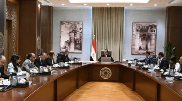 رئيس الوزراء يقدم لمحة عن مراحل تنفيذ برنامج الطروحات الحكومية في مجال الاتصالات