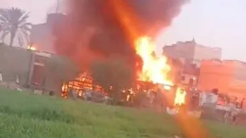 بلا إصابات.. السيطرة على حريق دمر منزلاً ومستودع خردة في المنيا