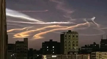 للمرة الثانية.. ظواهر ضوئية غير عادية في سماء مصر تثير جدلًا كبيرًا