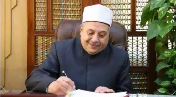 رئيس قطاع المعاهد الأزهرية يزور لجنة امتحانات الطلاب الفلسطينيين ويشجعهم على العمل بجد من أجل دينهم ووطنهم.