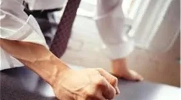 أب يجر ابنته في حدائق أكتوبر بسبب علاقة عاطفية.. والشرطة تتدخل لإنقاذها